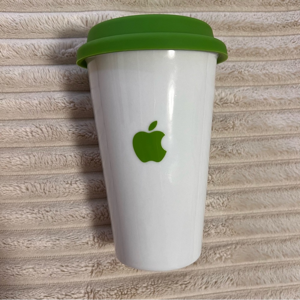 Apple Mug Tumbler with a Silicone Lid